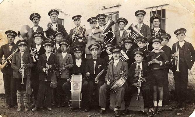 PRIMER PERIODO fue entre las décadas de 1930 y 1940