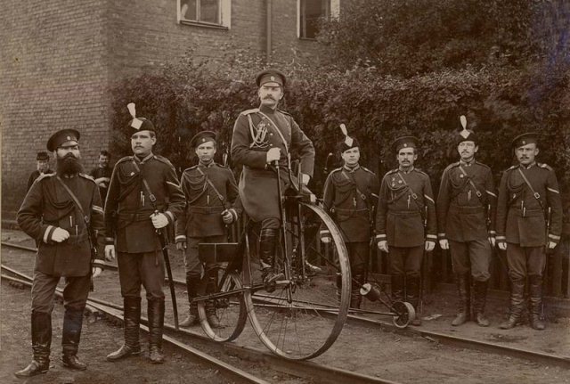 Погодите, сударь, в реку прыгать