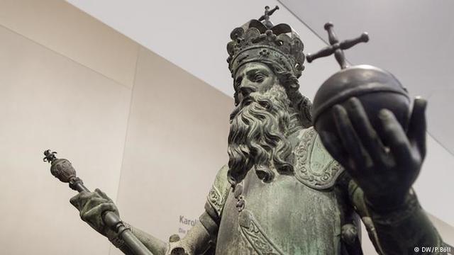 Carlomagno es coronado emperador por el papa León III