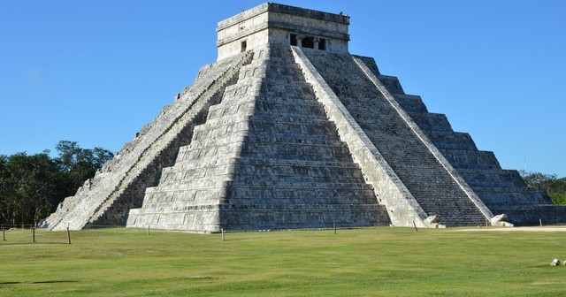 Los mayas terminan de crear su templo el Chichén Itzá como adoración para su Dios, y centro ceremonial