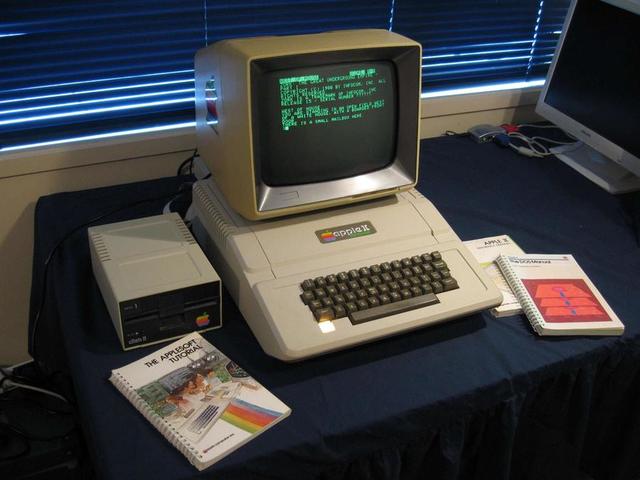 Apple II: Primer microcomputador producido a gran escala