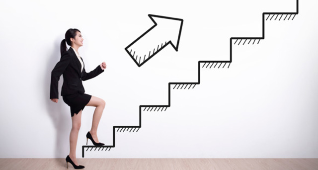 A corto plazo ascender dentro de la compañia