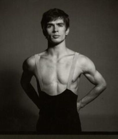 Rudolf Nureyev dies of AIDS-related illness