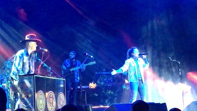 The Day I Met Jesse & Joy (Duet Singers)