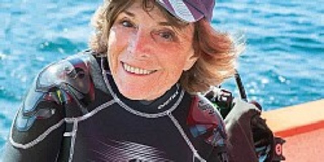 Buceo más profundo en traje de buceo