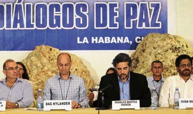 SE RETOMAN LOS DIÁLOGOS DE PAZ CON LAS FARC-EP