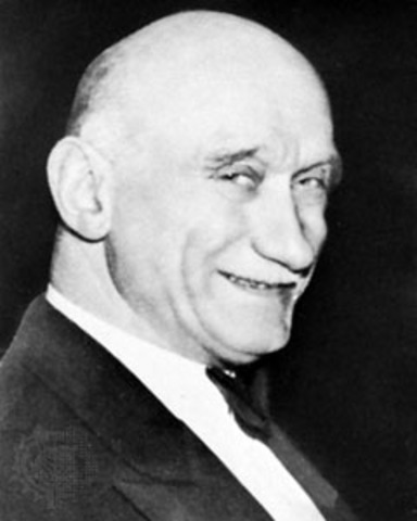 Robert Schuman da un discurso importante.