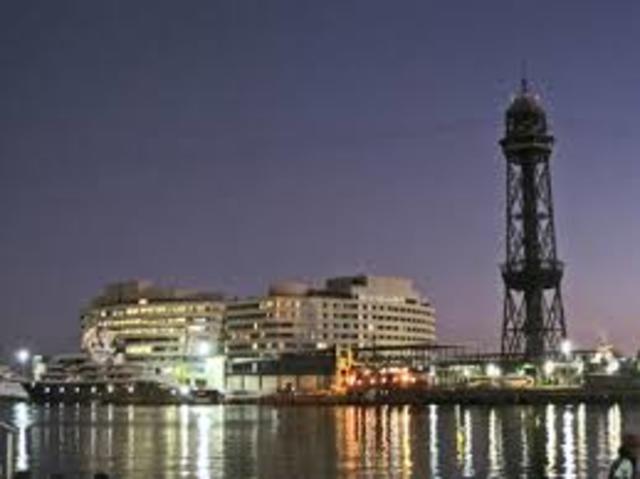 Aliment elèctric públic al port de Barcelona