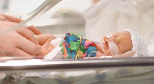 Primeros programas de pos grado (especialidades en pediatría, cuidados intensivos, salud mental y psiquiatría)