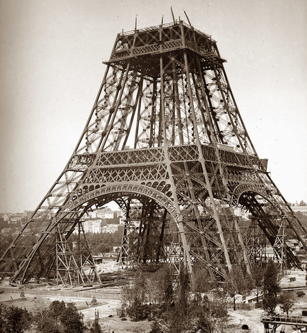 Se construye la Torre Eiffel con motivo de la exposición de Paris. Mide 300 metros y está ejecutada a base de hierro y acero