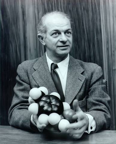Linus Pauling y Robert Corey dan a conocer la hélice alfa y lámina beta de proteínas.