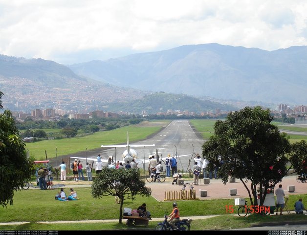 Inauguración pista del aeropuerto Olaya Herrera