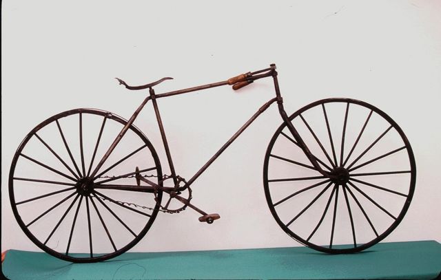 kettülekandega jalgrattas