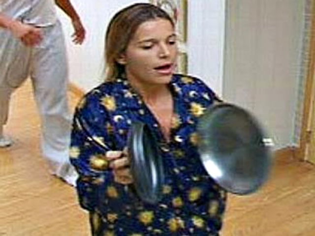 A discórdia de Tina como todos os outros moradores da casa.