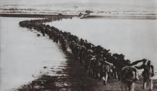 Chinese forces cross Yalu and enter Korean War