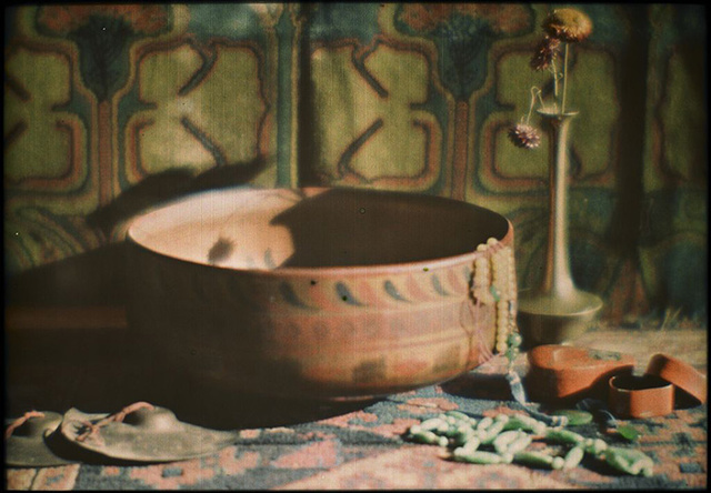 In France, the Lumière brothers introduce the autochrome color process