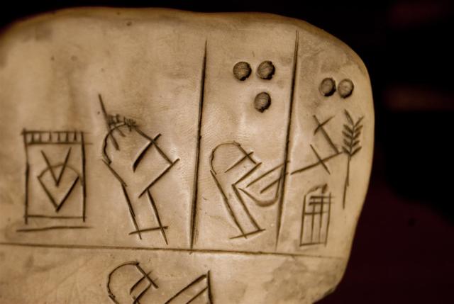 escritura cuneiforme