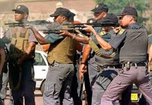 Police shoots peaceful protesters