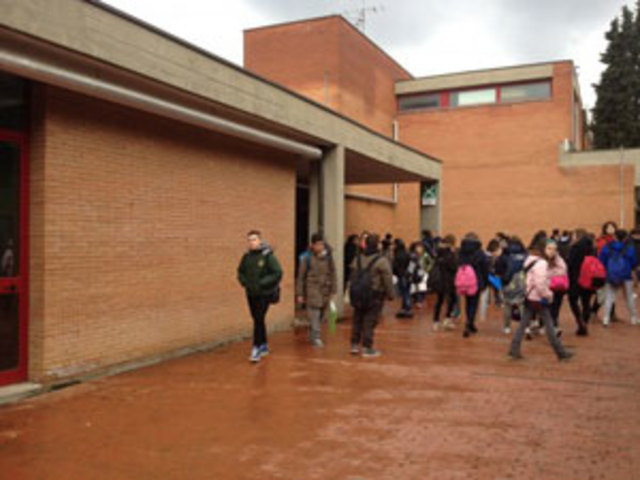 Giovanni va alle Scuole Medie