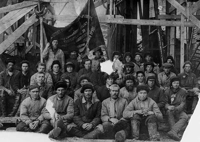 CREACIÓN DE LOS SOVIETS