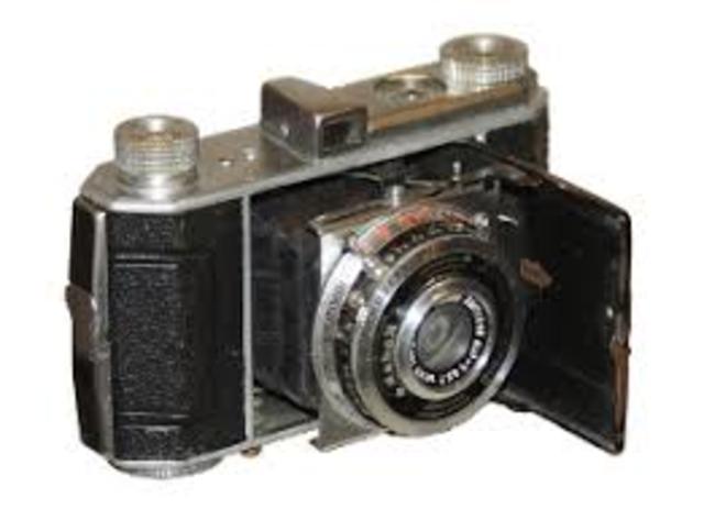 VENTA DE LA PRIMERA CÁMARA DIGITAL