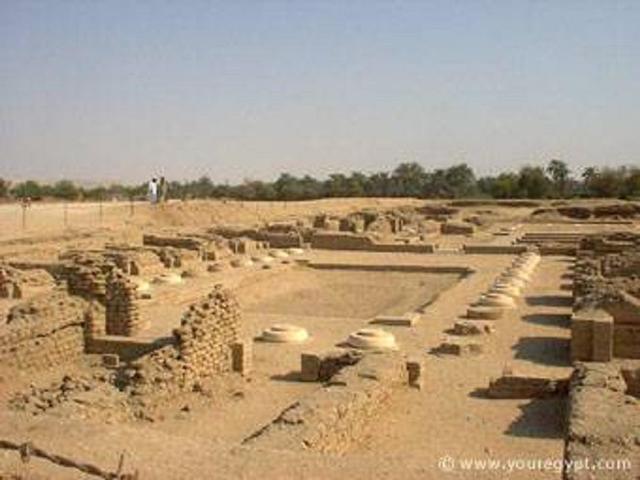 Amenhotep IV Builds Akhetaten