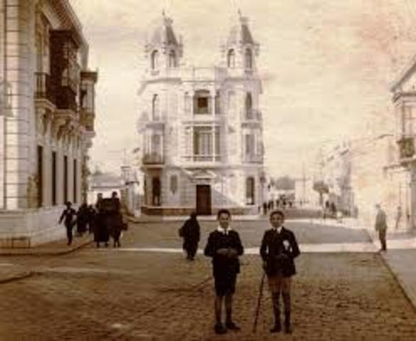 Es introducida la escuela Francesa