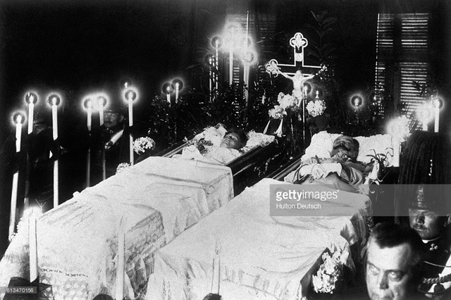 Assassination of Archduke Franz Ferdinand and his wife, Sophie