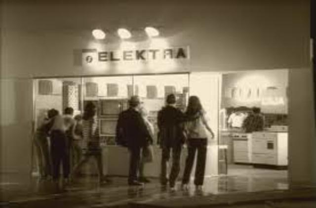 Abrió la 1er tienda Elektra