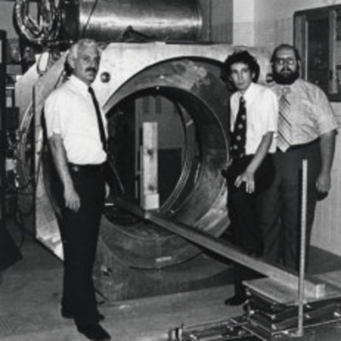 Primer equipo de resonancia magnética