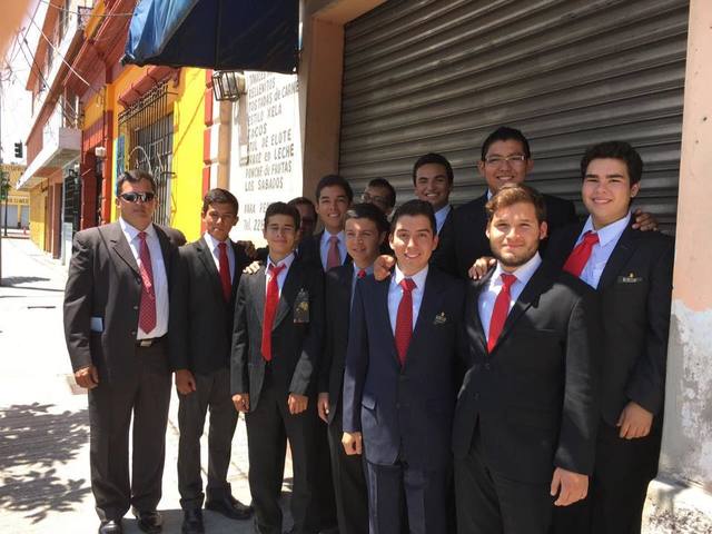 Procesión entre la promoción