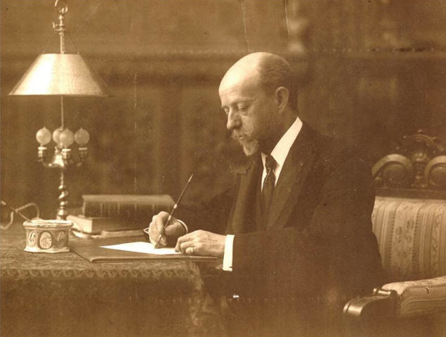 Primer Nacimiento de Educación por Correspondencia en España