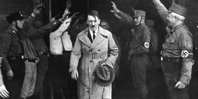 Hitler suicida a Berlino