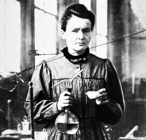 Marie Curie descubre el elemento químico llamado radio