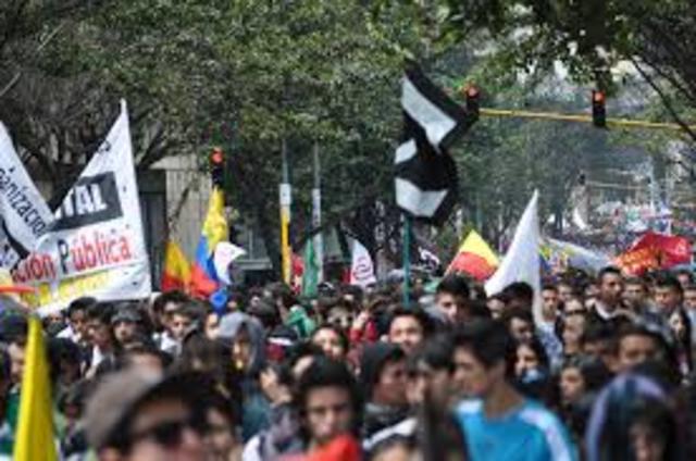 Manifestación de estudiantes colombianos en pro de una independencia estudiantil