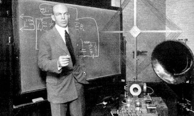 Edwin Howard Armstrong, Inventa el Oscilador
