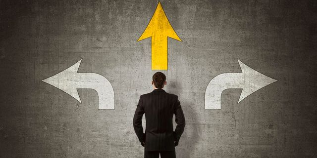 DECISIONES Y ESTRATEGIA..