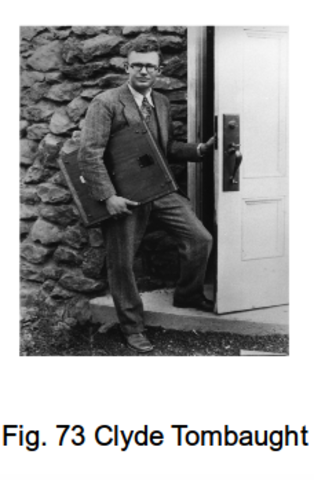 Clyde Tombaugh descubre el planeta  Plutón