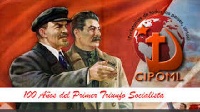 Lenin   implanta   en   Rusia   la nueva   política   económica , nace la Union de Republicas Sovieticas.