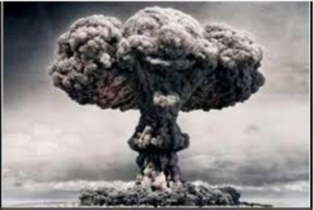 Fin de la segunda guerra mundial,Hiroshima   y   Nagasaki   destruidas   por   bombas   atómicas.   Fin   de   la Segunda Guerra Mundial. Juicio de Nuremberg