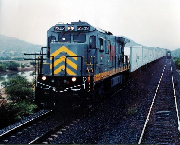 Primera revisión de los términos INCOTERMS.