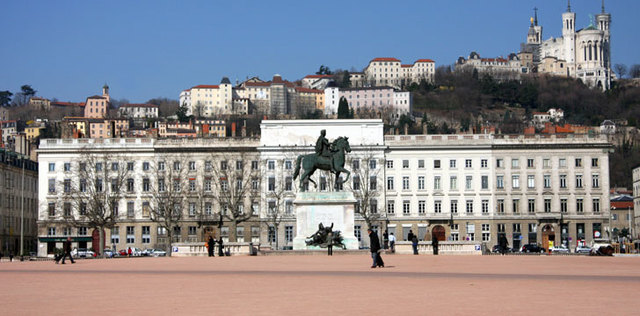 Se promener au centre-ville / Place Bellecour / hôtel de ville