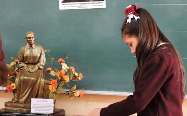 Entrada a la primaria