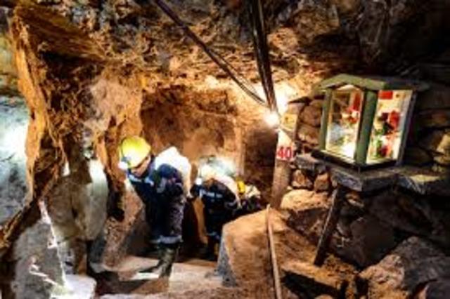 AGRICOLA  de re metalica