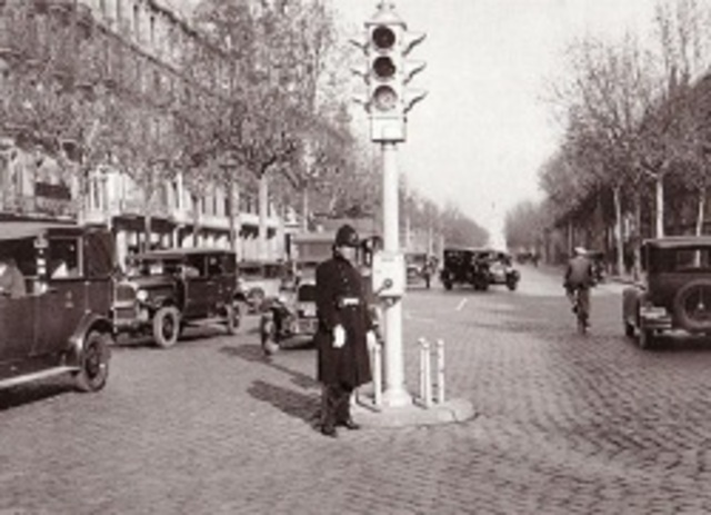 Primeros Semáforos eléctricos.