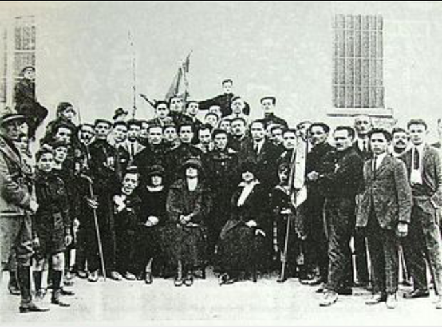 Mussolini crea i fasci di combattimento