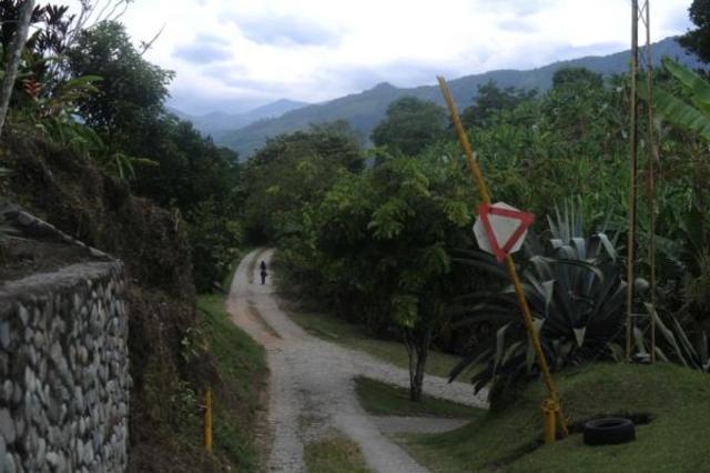 conexion de la capital de la republica con los demas paises