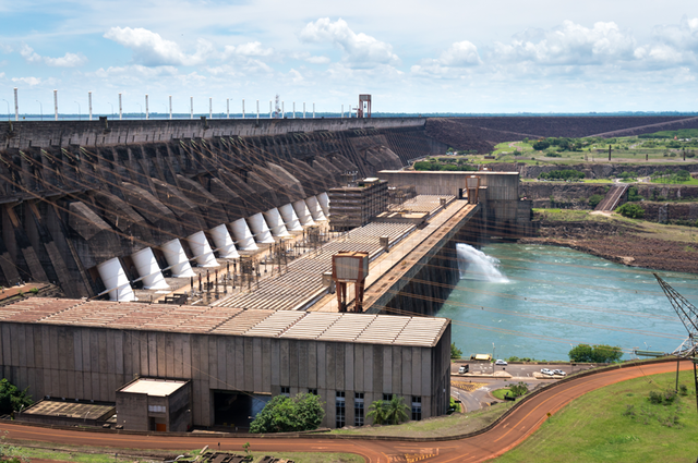 Presa hidroeléctrica de  Itaipú ( Paraguay, Brasil)