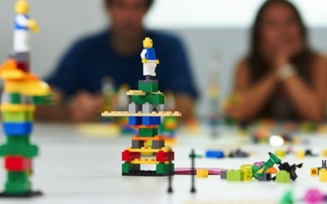 2000 Similitud de los OA con las fichas LEGO