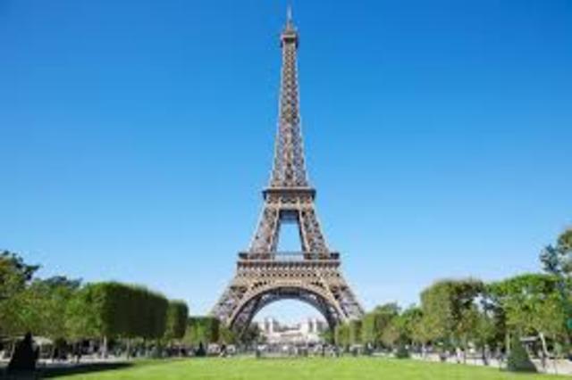 1.889: Torre Eiffel